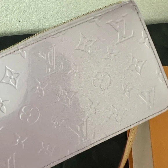 Louis Vuitton Lexington Pouch - Picture 9 of 10